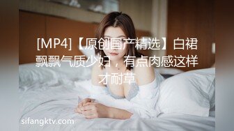 [MP4]牛仔裤妹子在沙发啪啪蹲着口交上位骑坐后入抽插猛操呻吟