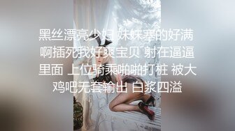 长相清纯火辣身材巨乳妹子酒店3P啪啪，黑丝口交猛操晃动大奶给摄影小哥口交，后入大屁股再自慰诱惑