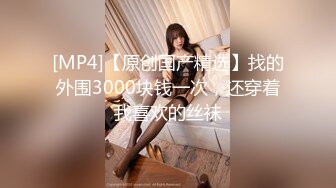 [MP4/ 727M] 眼镜轻熟女美少妇，夫妻之间沙发上啪啪做爱花式玩黑蝴蝶传教士内射，最后洗澡