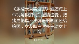 跟雀友玩打牌输一次脱一件衣服