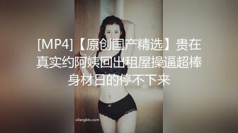 小胖妹卖力的吸吮这，口活见长