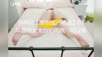 苗条贫乳小美女，把嘴当成小穴狂怼