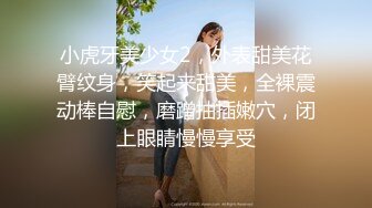 天津骚女，问我要不要去逛公园，我不去她就发视频挑逗我，骚女果然饥渴，看地上喷了许多淫水！