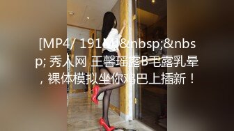 小百货店老板娘上衣扣子掉了一个也不知道露出一只奶子被拍到