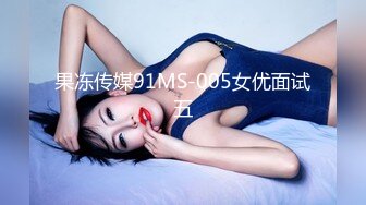 颜值红唇妹子，全裸道具自慰插穴，特写紧致小蝴蝶逼穴