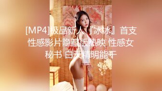 【新片速遞】&nbsp;&nbsp;商场女厕近距离偷窥长裙美女 B里拉出一坨奇怪的玩意[165M/MP4/02:14]