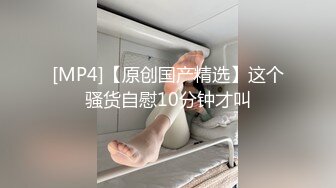 黑丝美少女翘起小屁屁等待主人的大鸡巴后入小骚穴