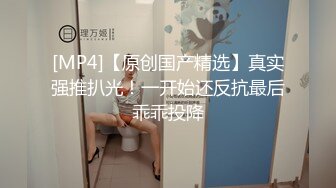 长发卡哇伊妹子，打飞机口交，逼逼里面还塞了一根道具，洗澡展示好身材