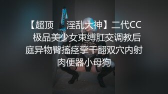 床上的极品尤物，全程露脸跟大哥激情啪啪，口交大鸡巴让大哥舔逼，狼牙指套抠逼淫水拉丝