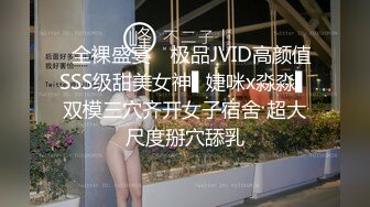 【媚黑女和黑人调教老公】少妇和黑人交换唾液，绿帽老公跪着舔脚吃口水