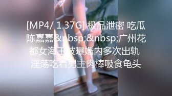 商业街跟随抄底JK漂亮美眉 两次抄到同一位小姐姐 貌似很喜欢JK和黑骚丁 大屁屁一扭一扭超性感