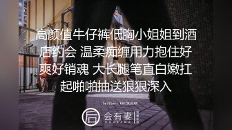 某公司的文员 直接在办公室里自慰 电话响了也不接