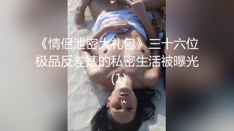 美艳动人的小骚货，全裸浴室洗澡，洗白白就开战娴熟口交，无套大力抽插，射在肚皮上