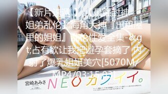 【新片速遞】170CM眼镜美妞大战头套男，超细美腿肉丝，毛毛浓密假屌伺候，扶着JB挺入抽送，应观众要求换上黑丝，双腿肩上扛爆操[879MB/MP4/1:17:08]