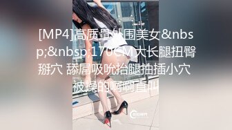 [MP4/ 733M] 女友浴室洗骚逼，男友跑过来蹲着舔逼，搞的好想要，坐在马桶上玩震动棒，小舌头舔JB