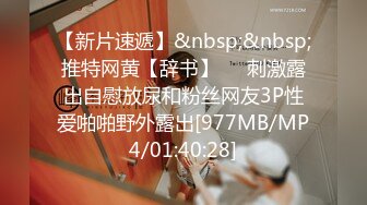 2024年4月【陪我沦陷】超骚欲姐，极品美乳，户外裸奔，车震无套狂干，白花花的肉体尽情玩弄，推荐！ (3)