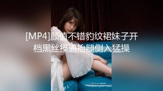 服务周到的小女人进门先冲个澡，给大哥舔舔鸡鸡，奶子很正揉着很爽，多体位抽插小骚逼，叫声就让你受不了