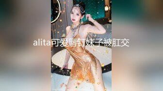 游乐场女厕全景偷拍几个漂亮美女撅着屁股尿尿❤️肥美的鲍鱼完美呈现