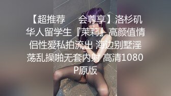 后入00后小女友，小穴很嫩