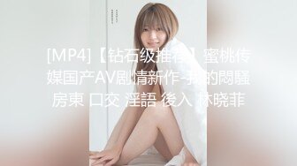 全身粉嫩气质口罩美女，性感露臀裙，脱下内裤一线天美穴，假屌骑乘深深插入