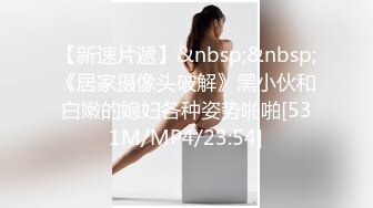 两个年轻的妹子在房间里面叠罗汉，相互玩穴舔逼，大长腿很诱惑