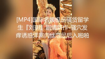 高颜值的邻家小妹性感好身材揉奶玩逼，粉穴特写淫水多多真骚