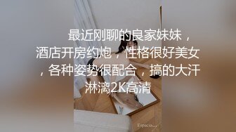 后厨操作间新来的实习生小妹占着茅坑不拉屎不停地刷抖音