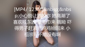 性感蕾丝情趣内衣美女先给男友吃鸡巴然后被后插普通话对白