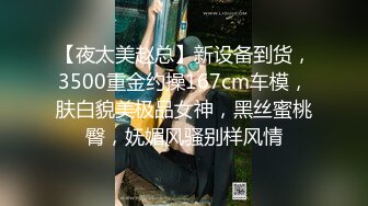 《用利抽插》约操很能喷豹纹少妇，花臂纹身一线天肥穴，深喉大屌后入爆操，搞完看床上湿了一片