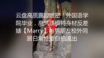 商场女厕近距离偷窥不敢坐半蹲着尿口罩美女的大肥B