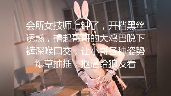 路边公厕全景偷拍两位出来散步的美女  非常漂亮的极品鲍鱼