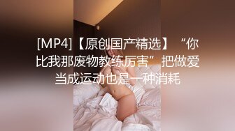 熟女大姐 爽不爽 嗯 在家偷情 内内脱一腿 扛着大腿被无套输出 沉浸式享受爱爱