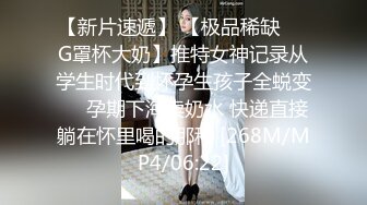 两小百合自己进公厕开玩