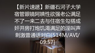 娇小女友 你要干嘛 爽不爽 妹子被大个子男友操的不要不要的 有点受不了了