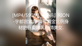 這樣的姿勢 自慰到高潮 長相絕美的姑娘