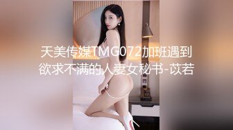 萱萱美女一个人在床上发骚，全程露脸听狼友指挥互动撩骚，脱光了陪狼友嗨，揉奶玩逼自慰看特写精彩不要错过