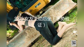 网络红人大骚货何奕奕与眼镜男浴室玩激情