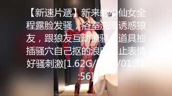 门缝下偷拍邻居家妹子洗完澡赤身裸体出来擦身体,两个奶子圆鼓鼓的,逼逼只有一点毛