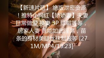 《极品CP魔手外购》色胆包天坑神潜入某公司女厕独占坑位隔板缝中实拍超多美女小姐姐方便，脸逼同步前后拍太顶了 (10)