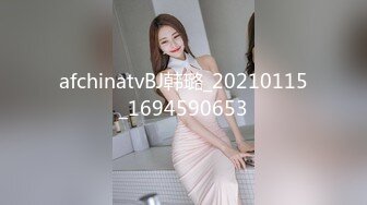 ❤️性感旗袍❤️好朋友的人妻老婆趁着老公不在家穿旗袍红色丝袜勾引我受不了只能满足她干一炮了！勾魂小翘臀