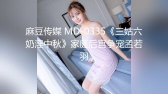 《极品CP魔手外购》商场女厕近景镜头先拍脸再拍逼，各种年轻美女小姐姐小少妇方便，大屁股潮妹透明内裤简直太骚了 (1)