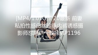 商城厕所TP长得瘦小的美女嘘嘘